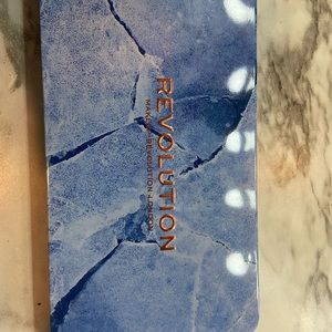 Makeup Revolution pallete